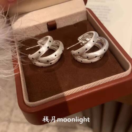 银色拉丝波点丝带多层耳钉小香风轻奢时尚百搭高级感耳夹耳饰