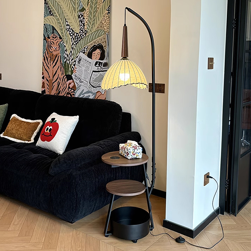 氛围+充电+置物3合1中古落地灯