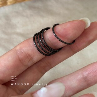 极细925纯银黑色基础素圈戒指女暗黑高级感叠戴冷淡风情侣戒子