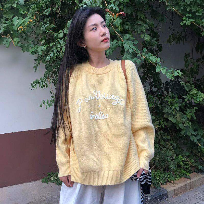多巴胺奶黄色圆领套头毛衣女秋冬季慵懒百搭字母针织衫上衣