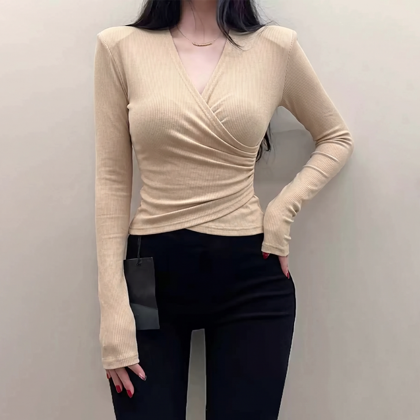 杏色v领长袖打底衫纯欲上衣薄款图片