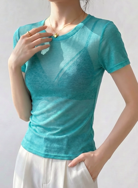 绿色圆领上衣女夏季2026新款巨好看薄款微透修身正肩网纱短袖t恤
