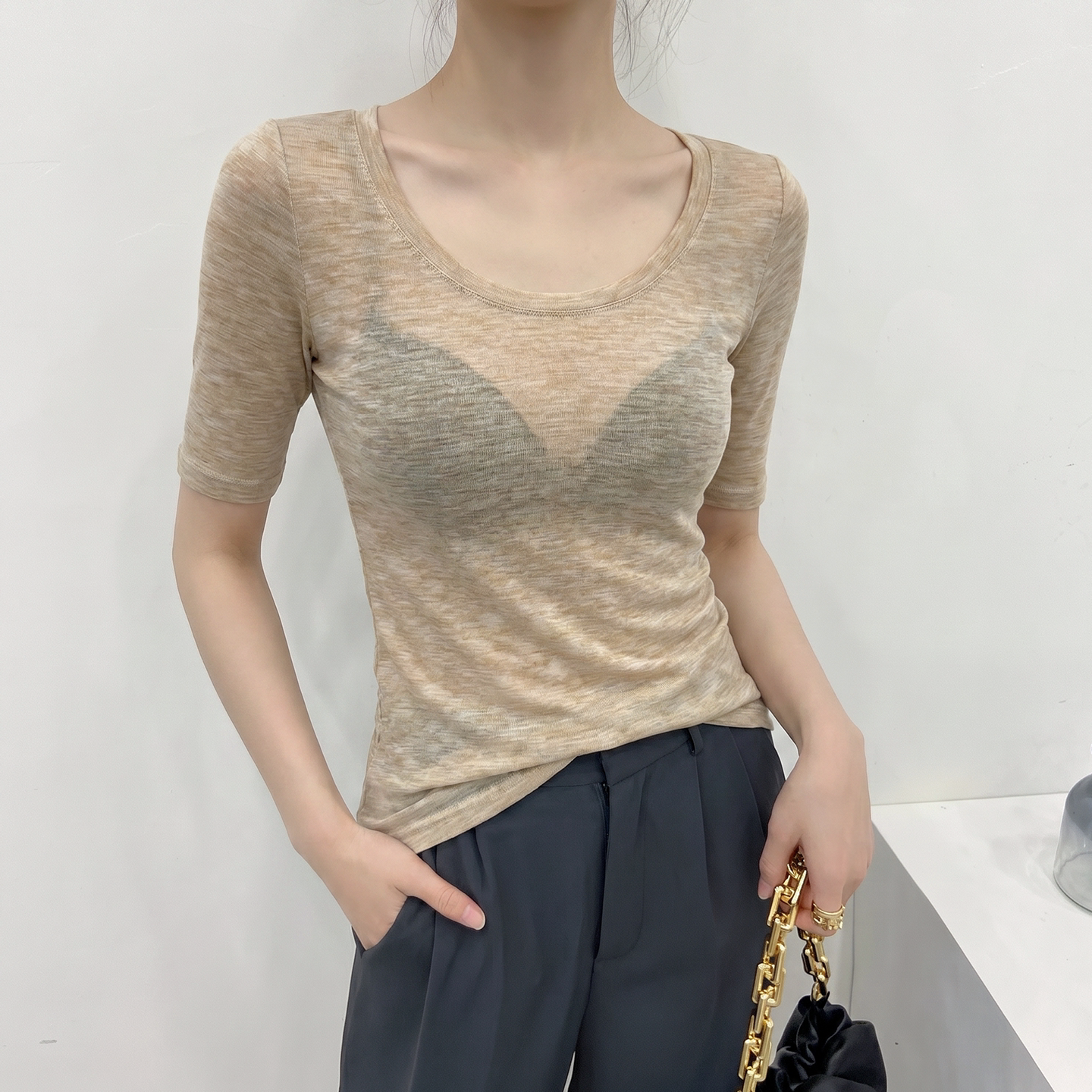 卡其色大领口半袖女款2026新款图片