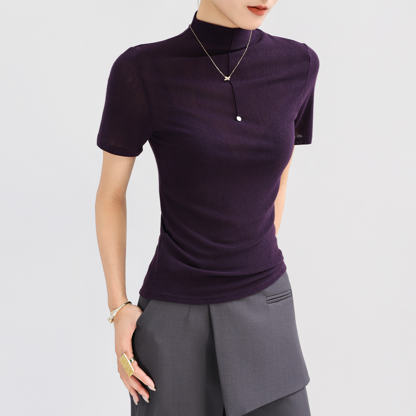 超漂亮紫色半高领打底衫女短袖