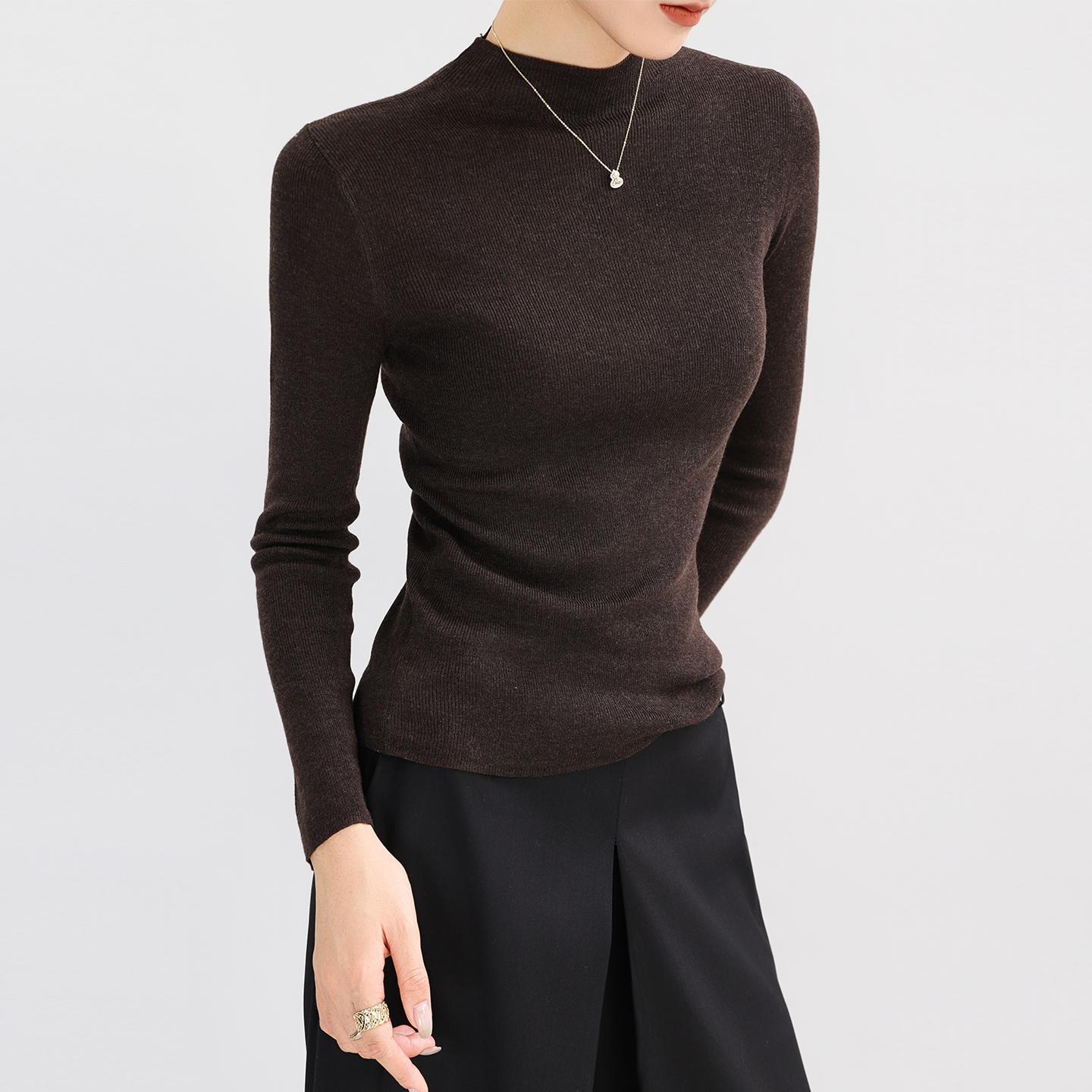 美拉德咖色半高领羊毛针织打底衫