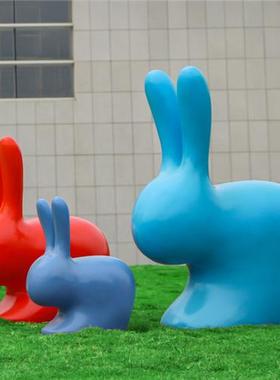 户外园林景观兔子雕塑抽象彩色玻璃钢兔子售楼部商场装饰大型摆件