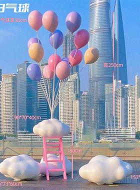 户外不锈钢镂空云朵摆件玻璃钢人物景观小品景区网红大型雕塑定制