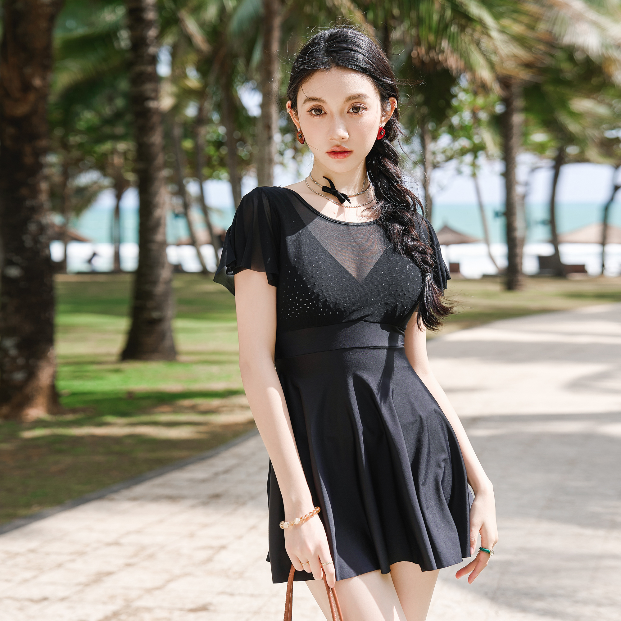 黑色泳衣女微胖女孩遮肉显瘦连体裙式高级感美背大码高腰遮肚子