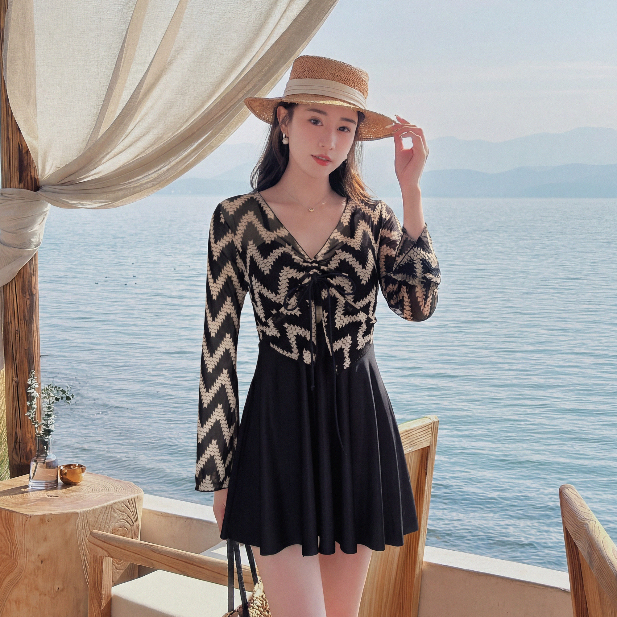 新款大码泳衣女款连体裙子吊带罩衫长袖女士泳装显瘦遮肚子微胖mm