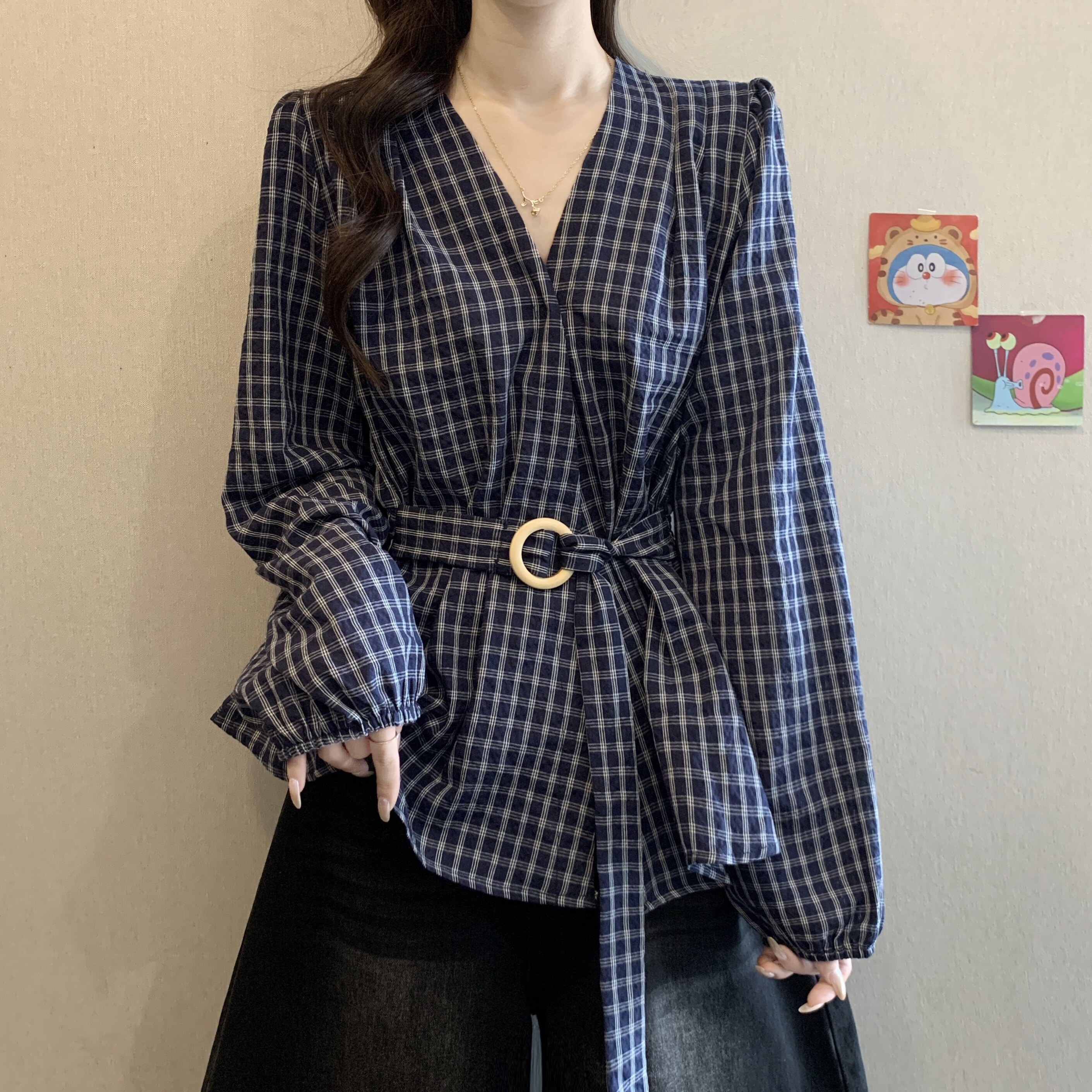 深蓝色格子衬衫女上衣2026新款春秋长袖洋气独特高级收腰绑带上衣