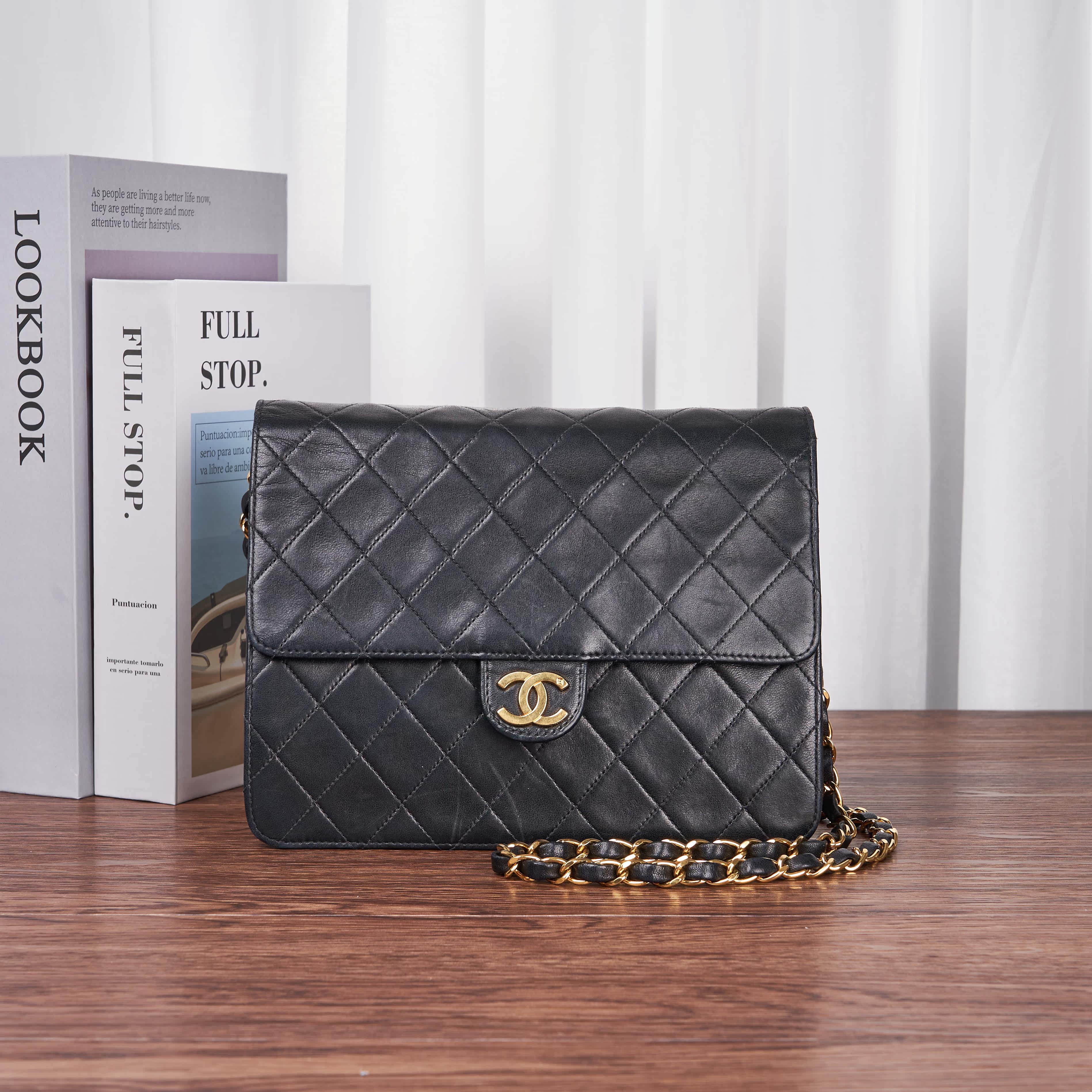 【95新】香奈儿中古单肩包  羊皮  公价$99999