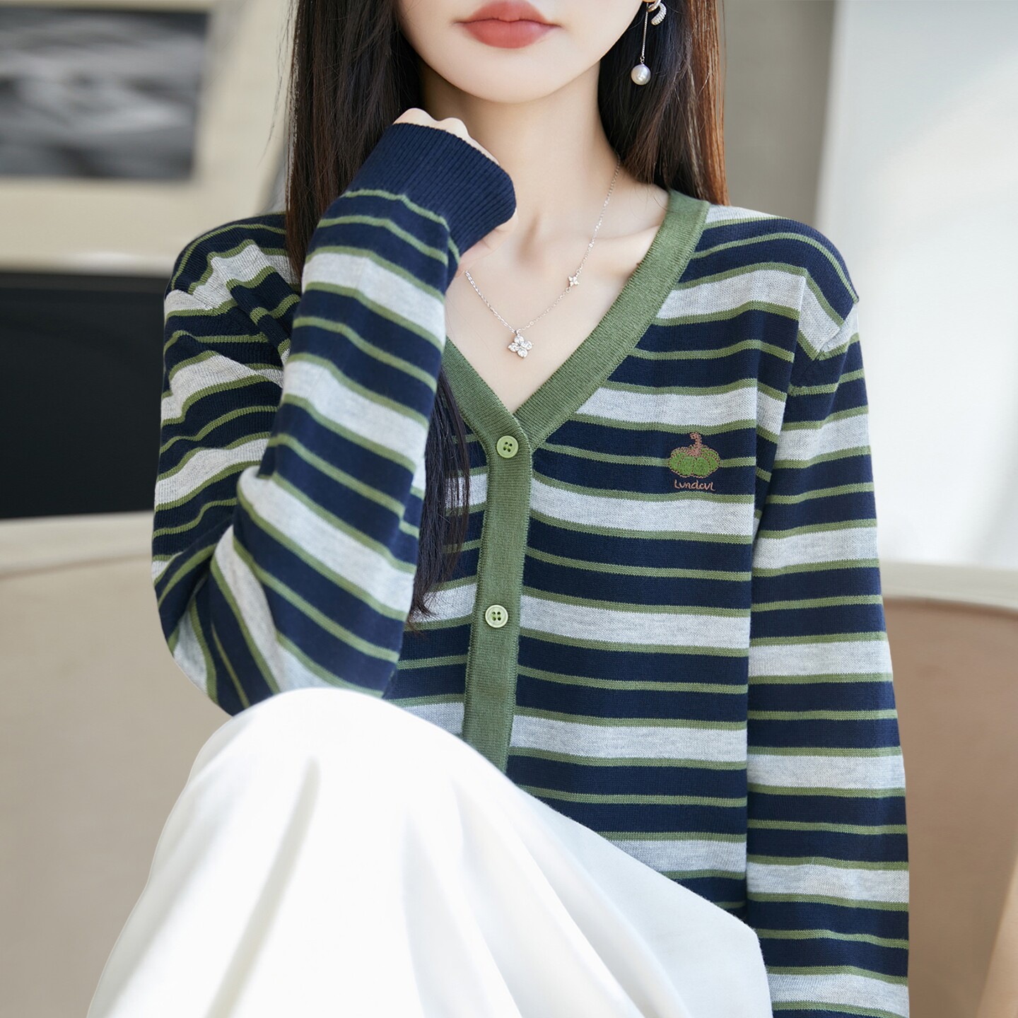 2026新款V领条纹秋季大码针织开衫外套女洋气中老年女装上衣毛衣