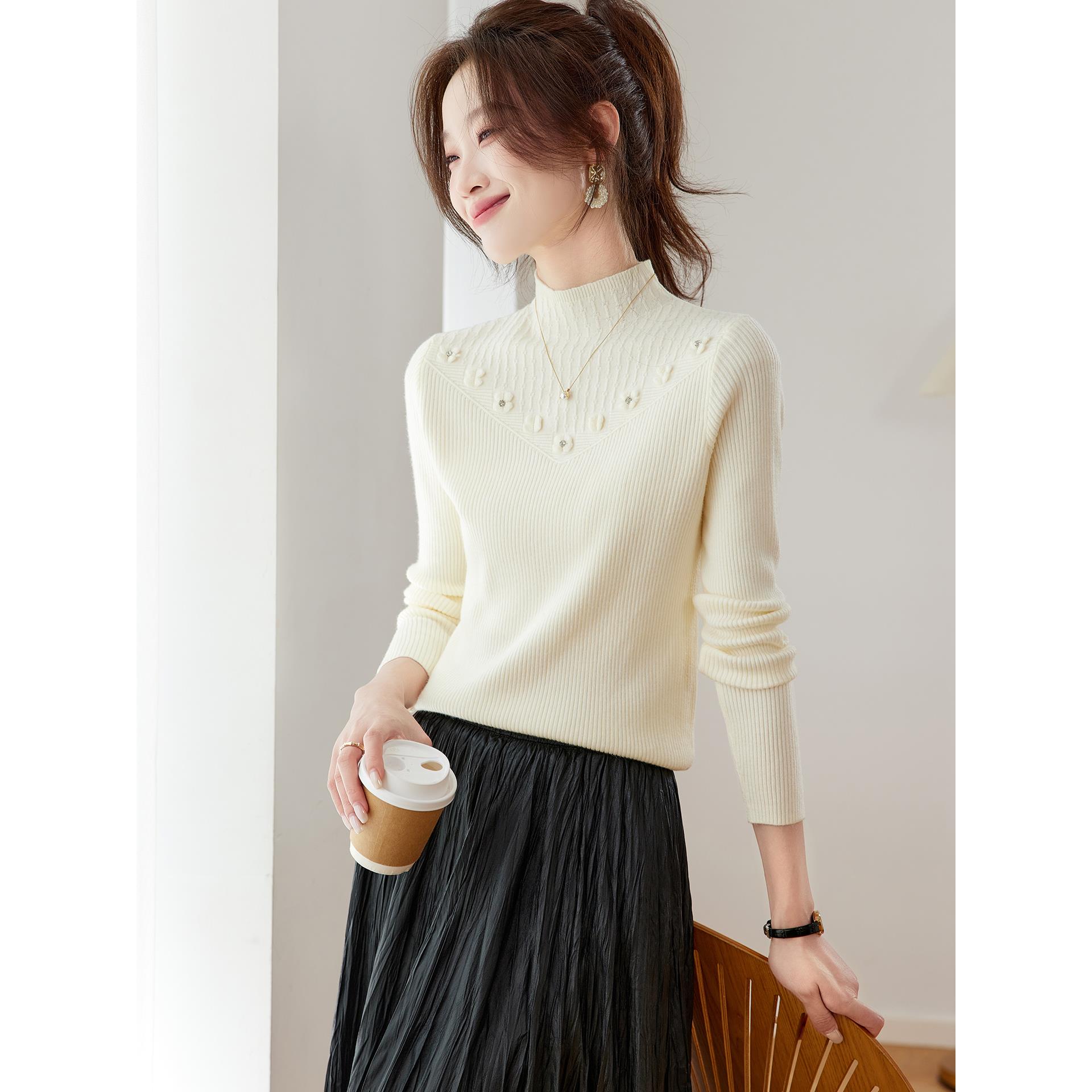 ROUMIKL轻奢高端简约半高领针织衫女纯色立体花朵钉珠设计修身毛