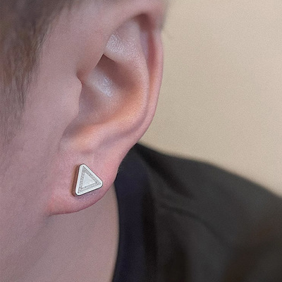 Dark pattern triangle without ear hole magnetic suction earr