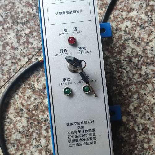 适用冲控制器,成色好,几乎。功能完好,带电源开关和行程议价