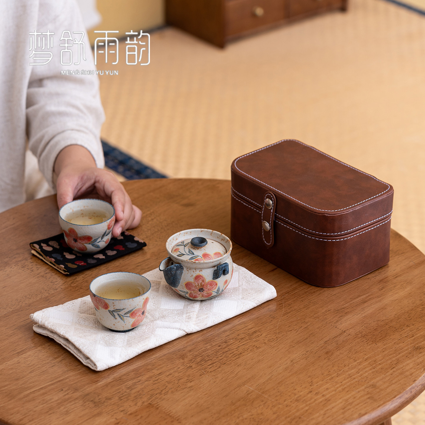 手绘青花火石红桃花一壶两旅行茶具套组户外可携式户外泡茶壶茶杯