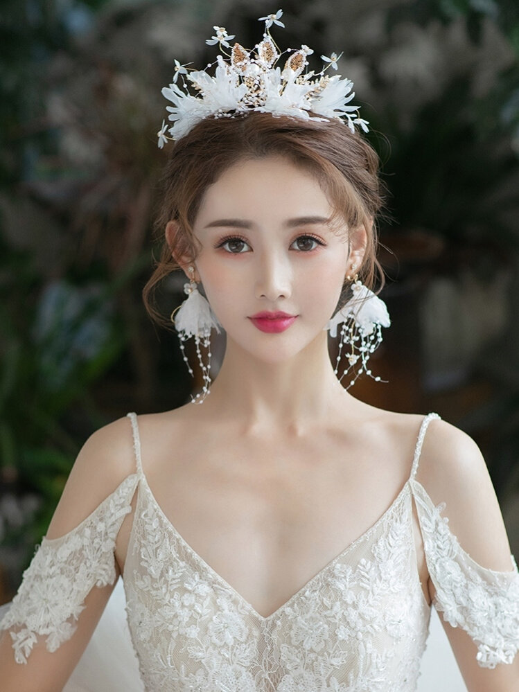 法式婚纱头饰新娘2021年新款西式白沙简单大方流行主婚纱高端仙气