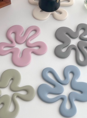 【满29包邮】北欧ins风不规则花朵硅胶隔热垫砂锅垫耐高温防烫垫