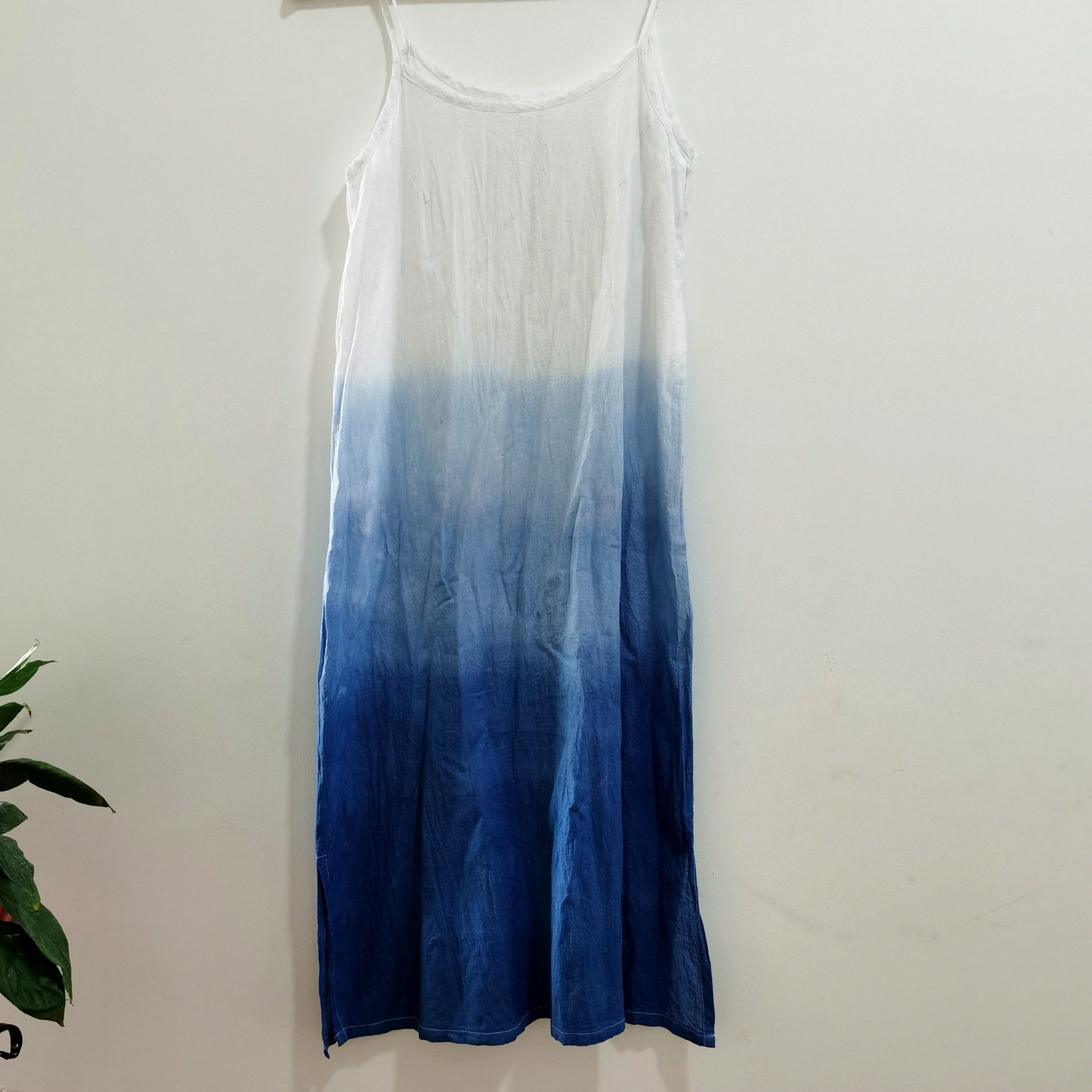 云南大理扎染渐变植物草木蓝靛泥手染连衣裙 中长款吊带裙 打底裙