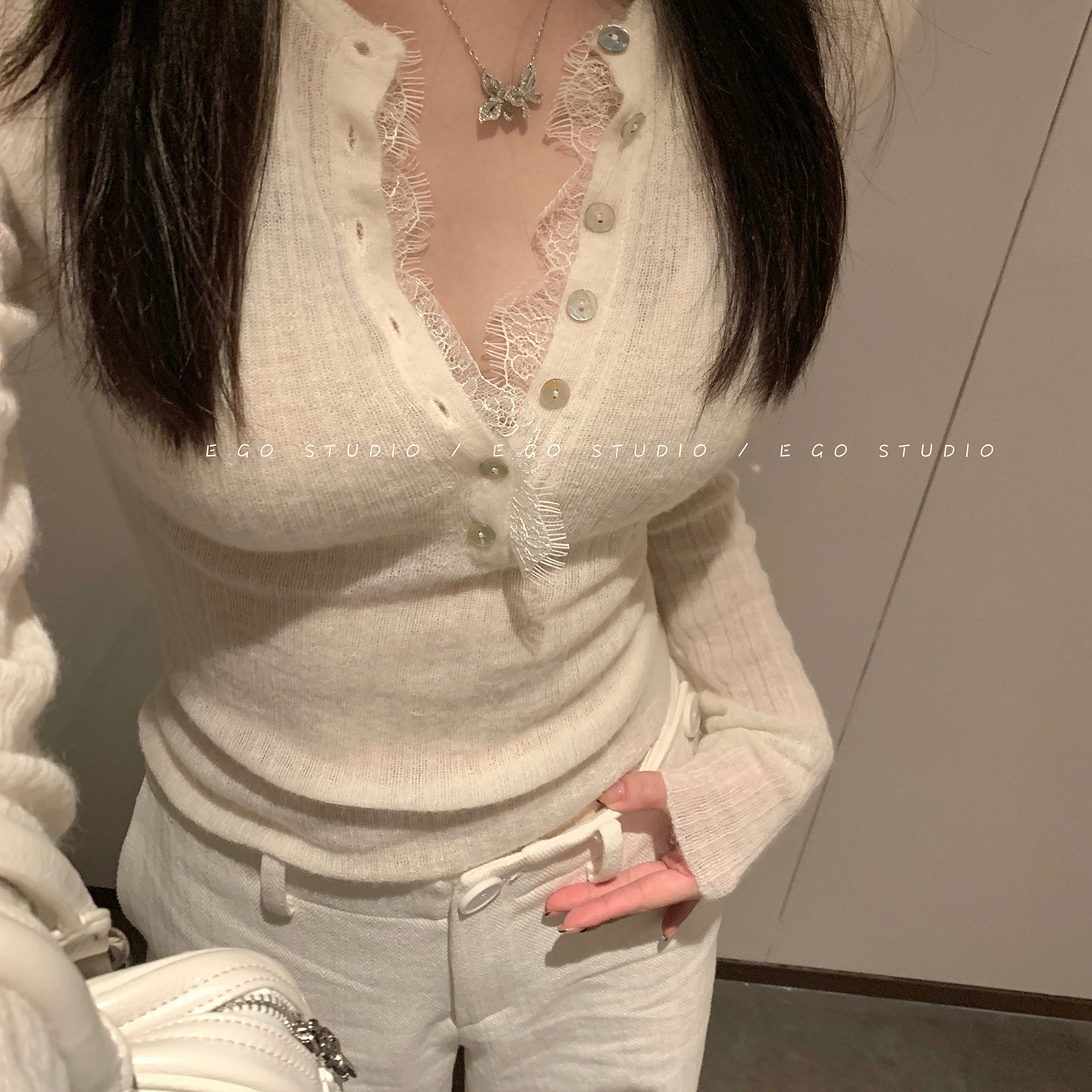 韩系纯欲风蕾丝内搭打底衫女秋冬外穿修身显瘦v领针织衫辣妹上衣