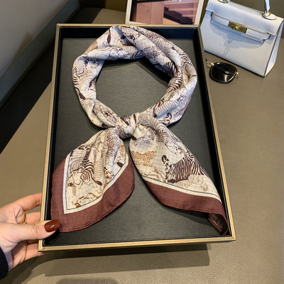 高级感经典百搭多功能小方巾外搭时尚叠穿小众斑马草原领巾小丝巾