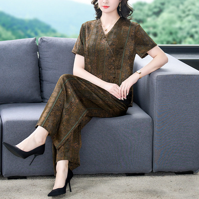 2026新款中老年妈妈夏季真丝套裤宽松加肥加大码显瘦上衣高腰阔腿