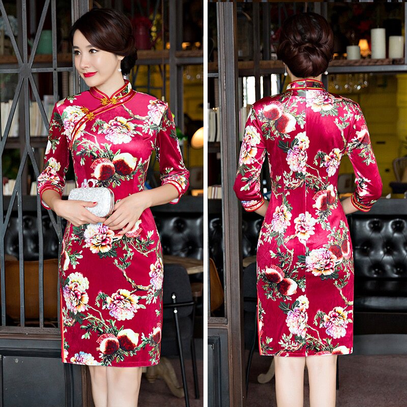 2026新款丝绒旗袍改良版妈妈装修身复古时尚印花连衣裙短款新