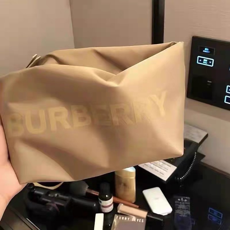 化妆包女2023新款便携女收纳包便携式手拿包ins风高颜值大容量女