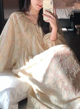 诗文郁金香剪花印花法式浪漫V领灯笼袖连衣裙自然抽褶宽松长裙夏