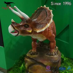 仿真景观玻璃钢雕塑制作工厂基地静态三角龙恐龙模型手工打磨制作