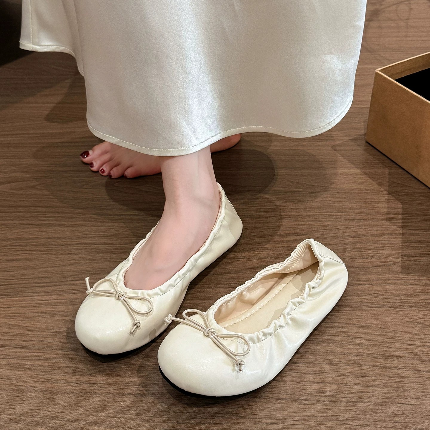 香港甜美芭蕾舞鞋女2026新款懒人浅口单鞋蝴蝶结软底平底百搭单鞋