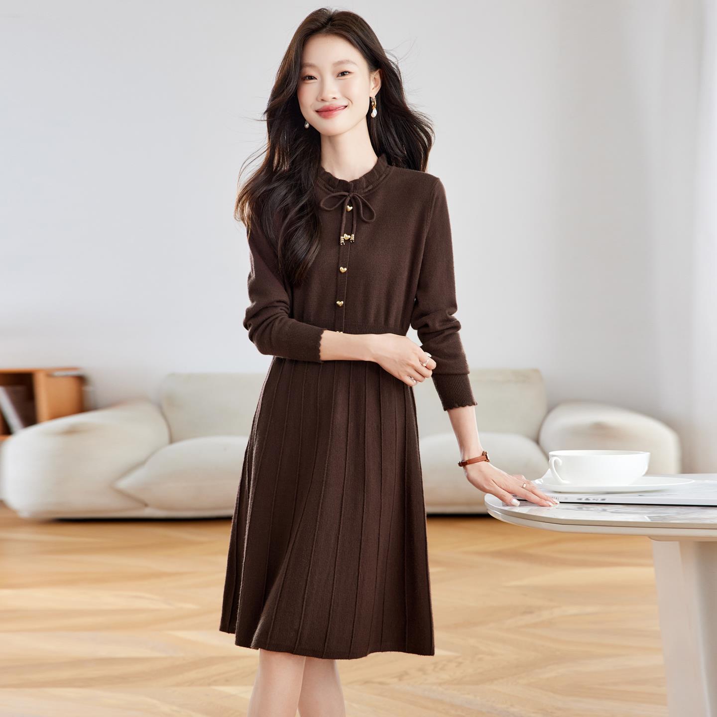 JOYIASS法式掐腰针织连衣裙女秋冬2025新款蝴蝶结配大衣毛衣内搭