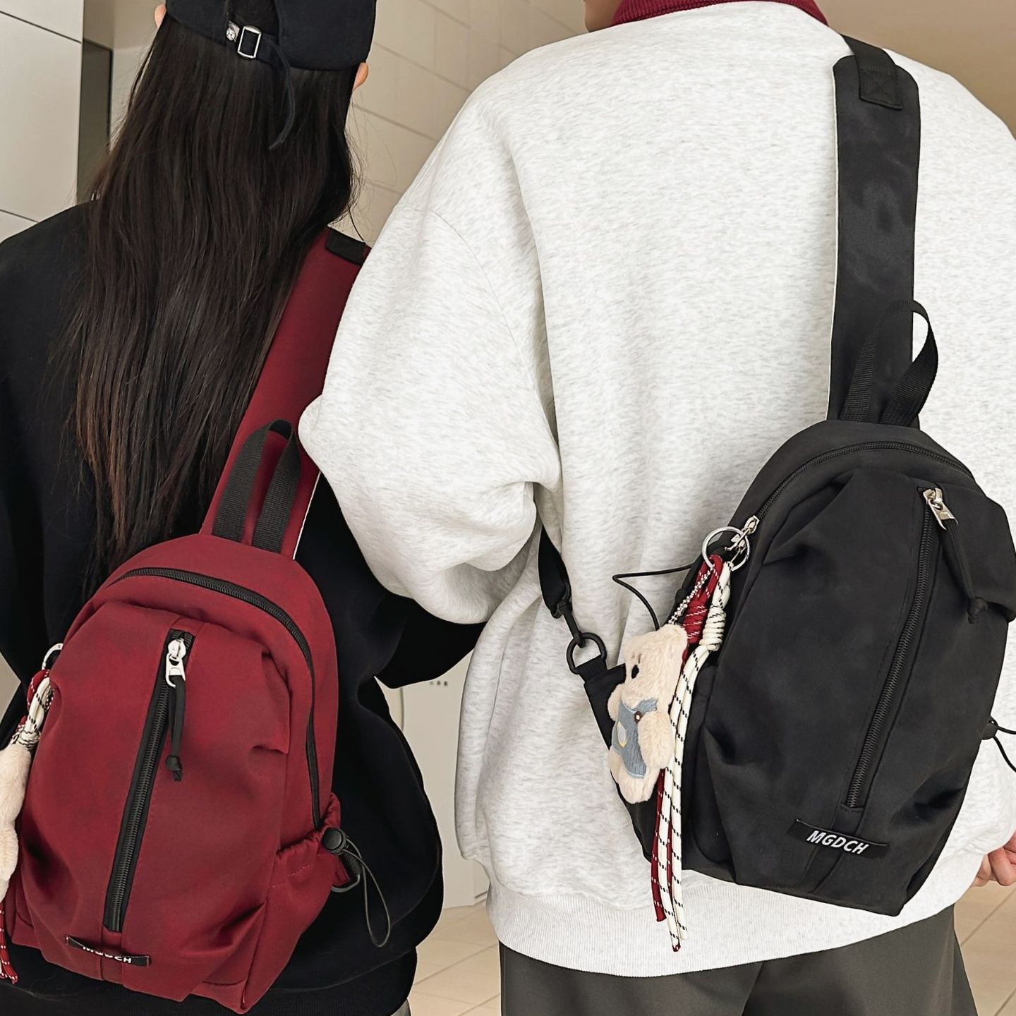 胸包男款潮牌斜挎包女2025新款运动轻便小背包挎包情侣跑步骑行包