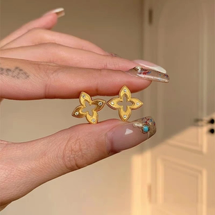 s925纯银四叶草镂空镶钻耳钉女轻奢小众设计高级感复古精致耳饰