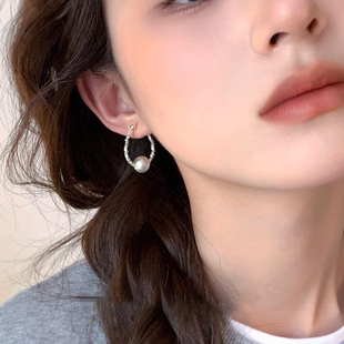 S925银针碎银子耳环小众设计精致高级感珍珠耳钉气质冷淡风简约女