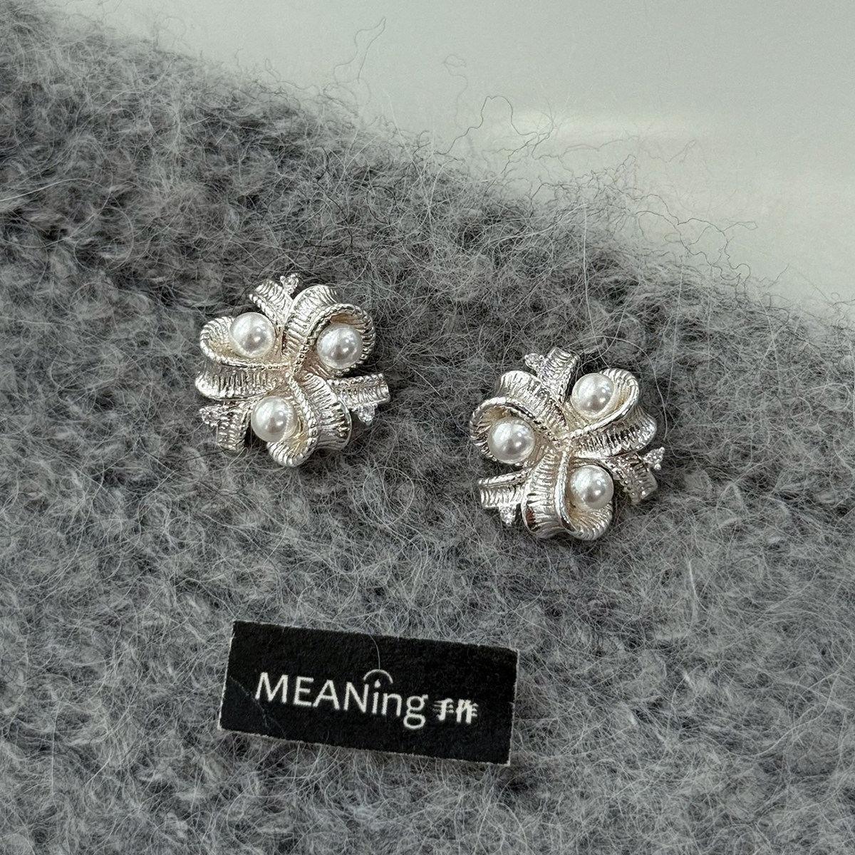 银色轻奢大量感珍珠花耳钉中古风