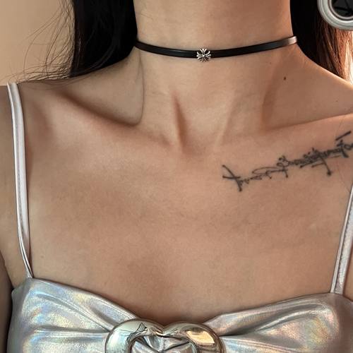 显脖子细的基础款软皮choker黑色