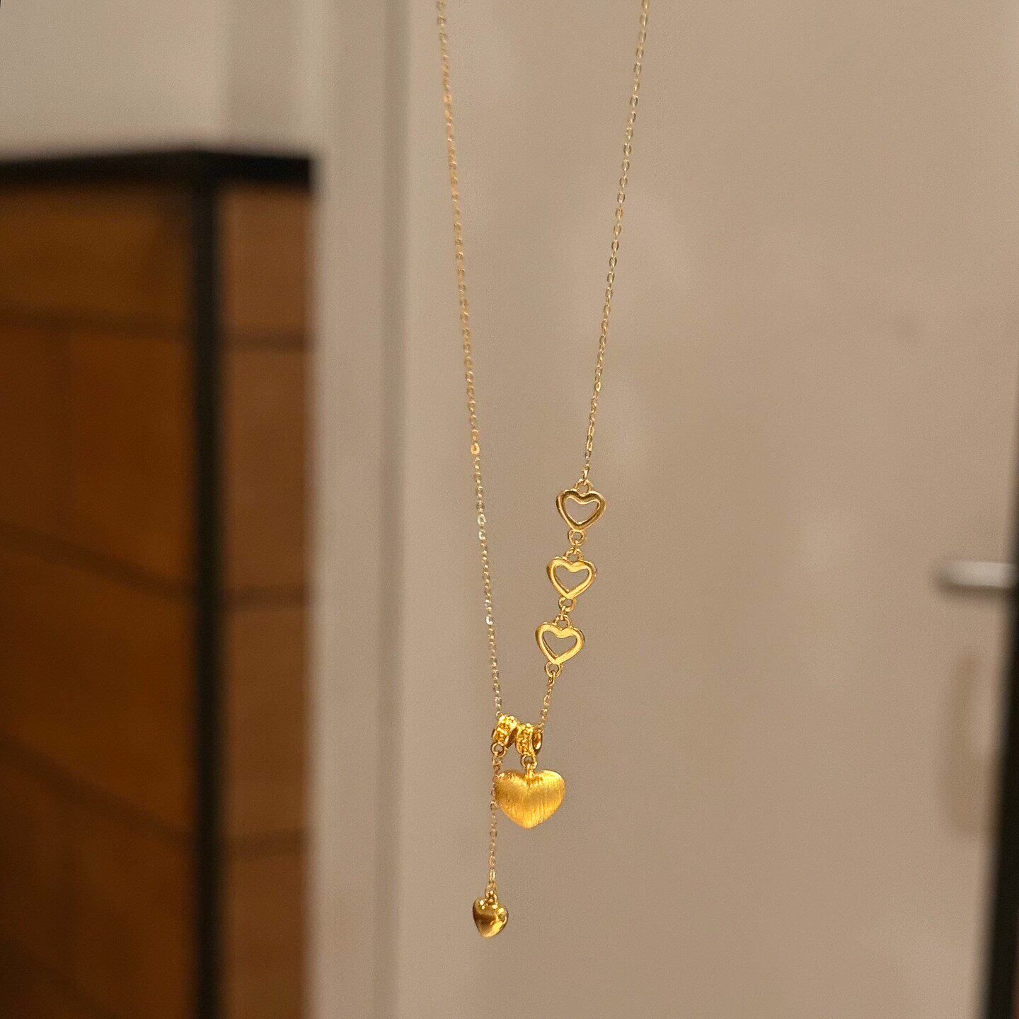 不掉色！金色拉丝镂空爱心流苏项链女2026新爆款精致高级感锁骨链