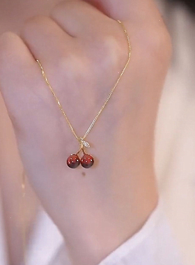 高级感红色樱桃吊坠项链女夏轻奢