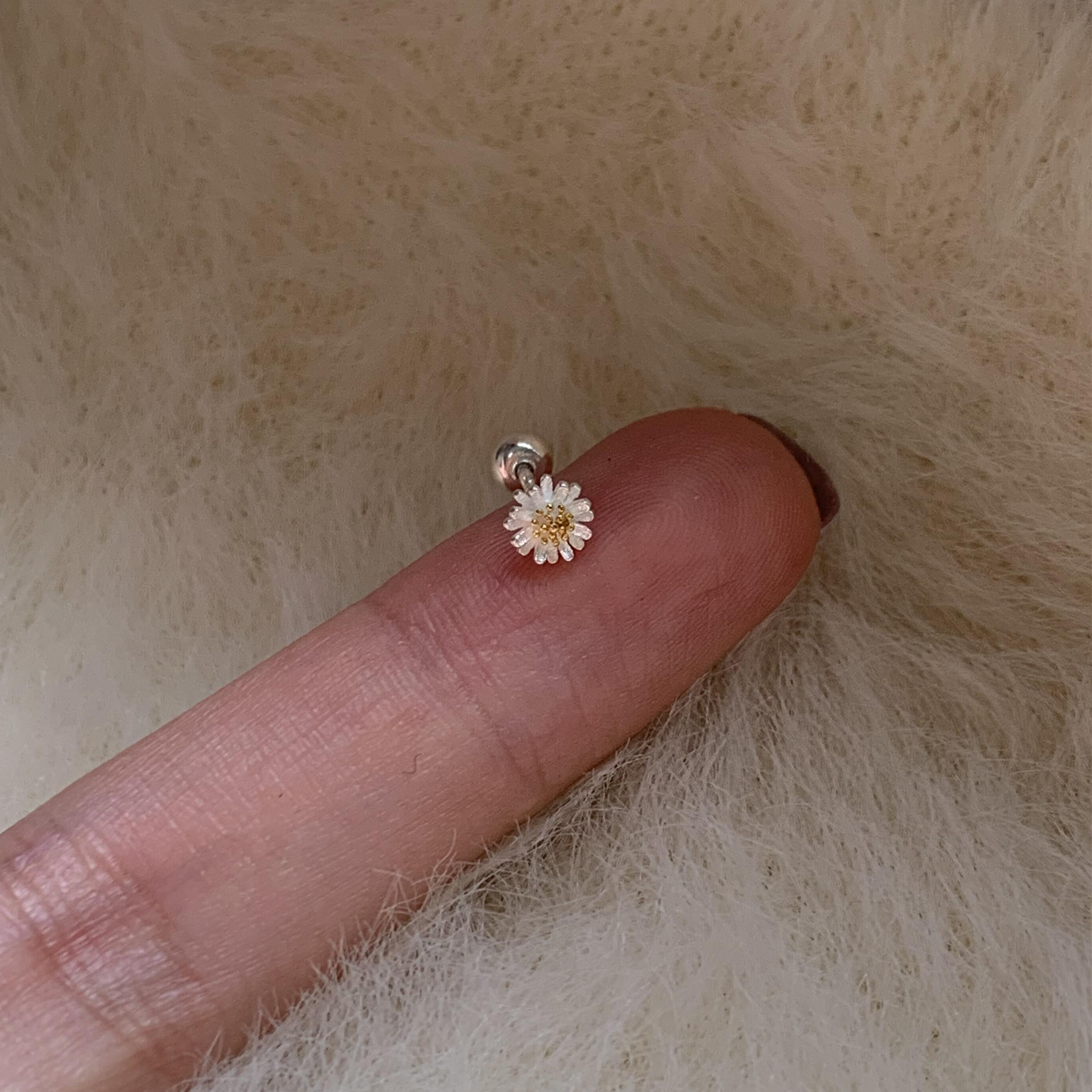 S925银mini小雏菊耳钉女小众设计