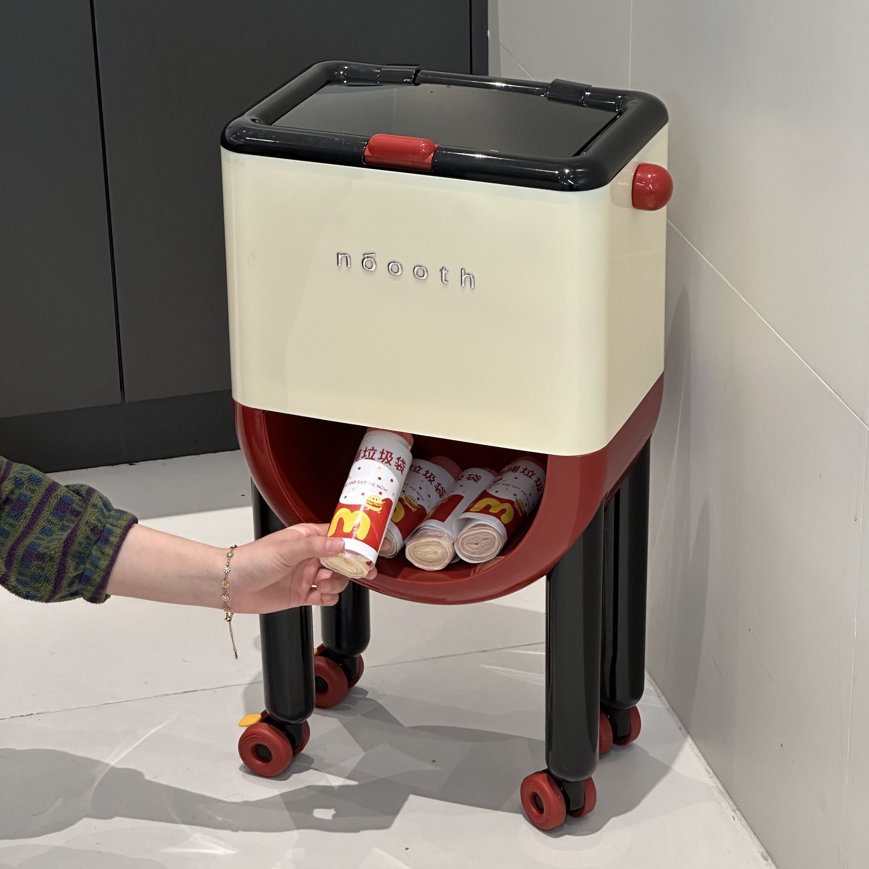 摩方免弯腰厨房垃圾桶2026新款高颜值大容量高脚移动窄缝垃圾桶