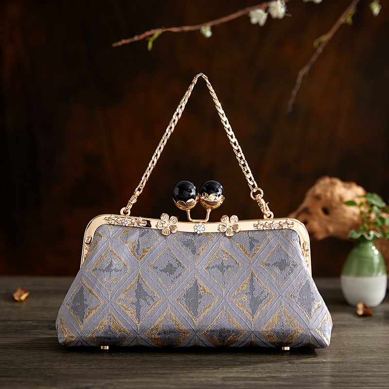 MYJAM/咪匠复古旗袍包包女轻奢梭织提花女包小包手机包雅时尚搭配