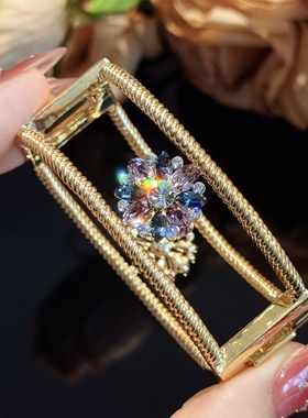 轻奢金色镂空闪闪施水晶花朵手镯