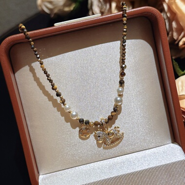 美拉德虎眼石串珠满钻小马项链贵