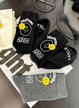YCSOCKS黄笑脸饰品风秋冬新款欧货袜子女个性潮袜后跟笑脸字母洋