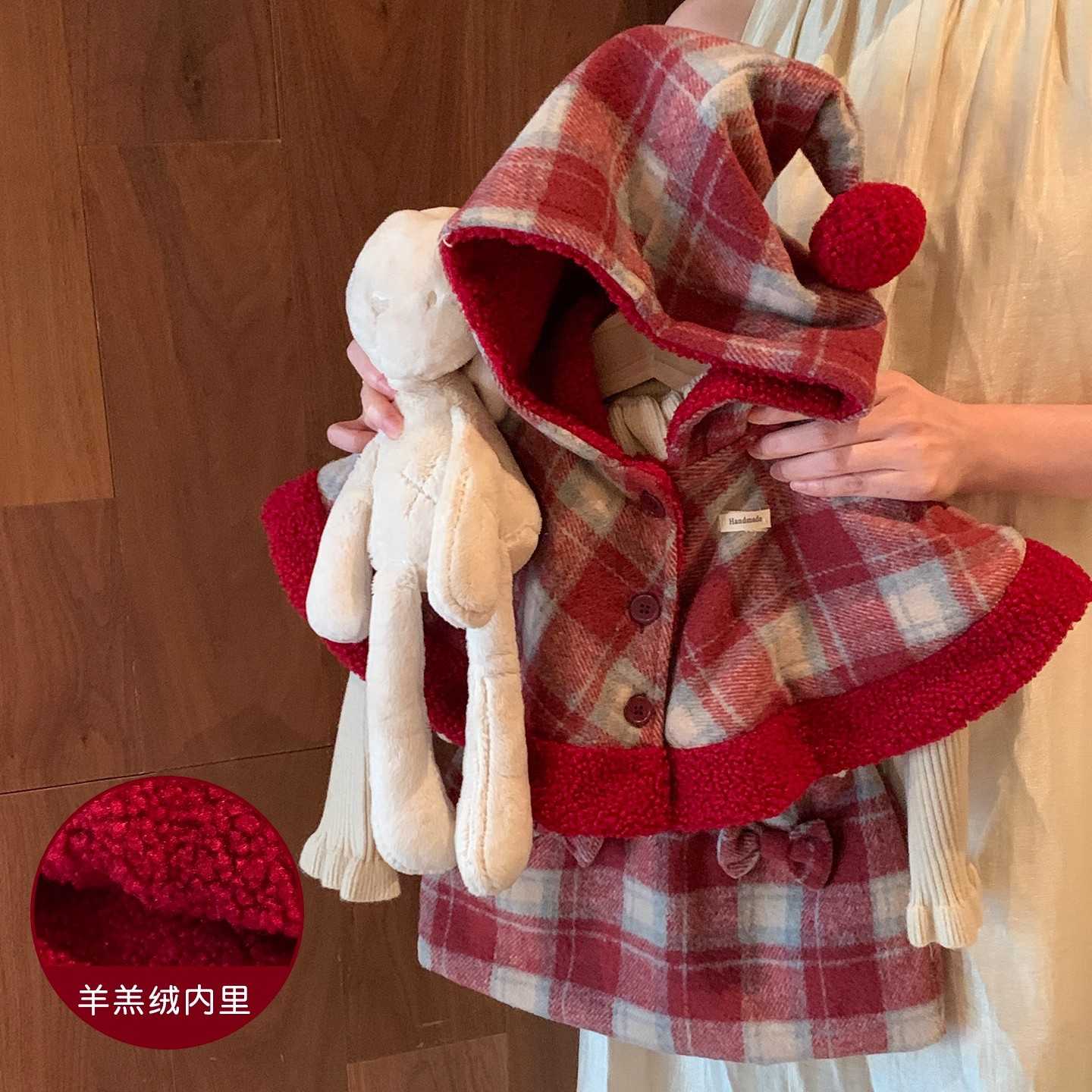 女童呢子羊羔绒斗篷短裙两件套