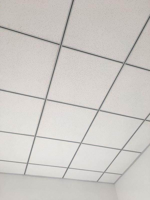 b600×600硅钙板矿棉板贴面板吊顶防潮板石膏板吊顶重庆可上门安