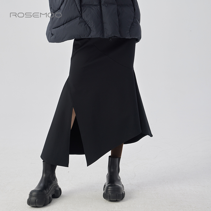 容子木ROSEMOO24年冬季新款微弹磨毛前开衩半身裙RCL4QP426D