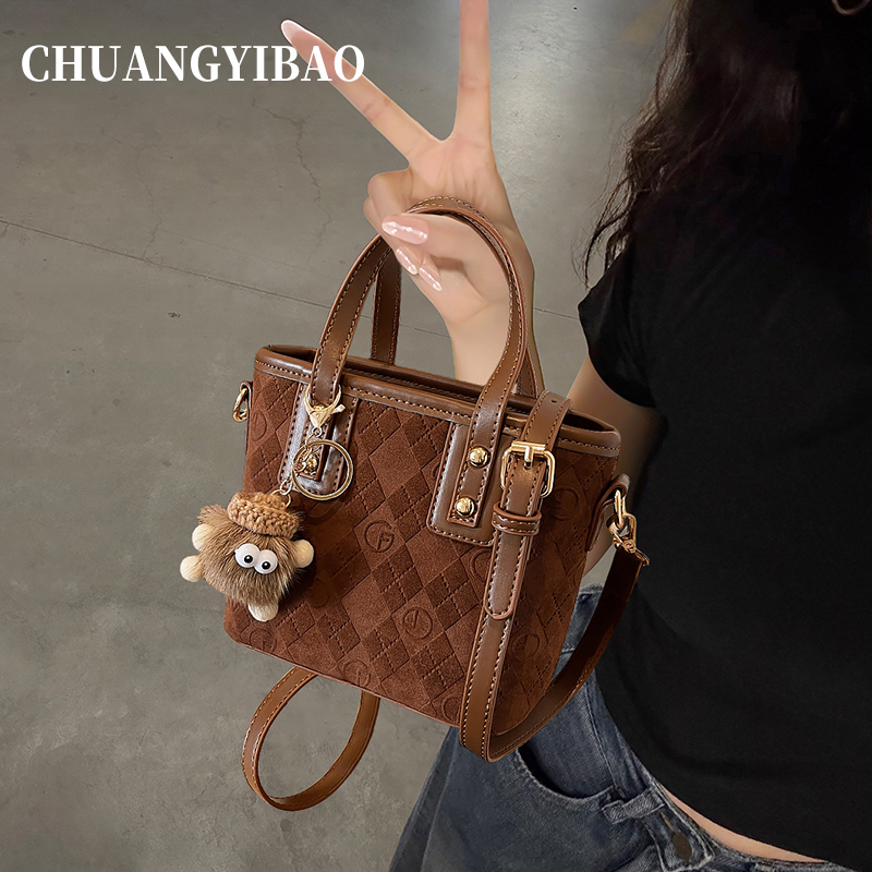 【品牌直营】复古磨砂菱格水桶包