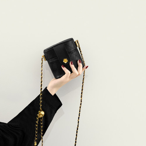 沐格顿菱格链条斜挎口红包